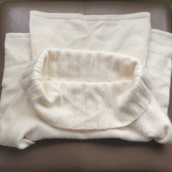 EUC Luxurious Cream/Winter White Cowl Neck Sweater - Picture 3 of 5